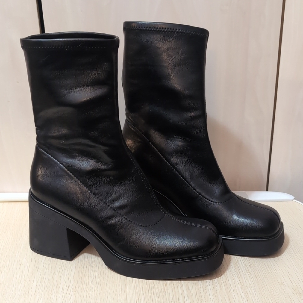 Aldo Black Heeled Boots with Smooth Finish